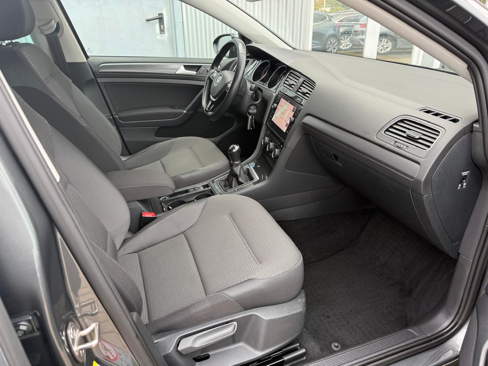 Volkswagen Golf VII 1.5 TSI Variant+Navi+Klimaaut+ACC