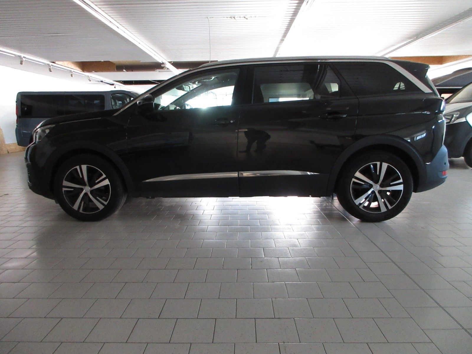 Fahrzeugabbildung Peugeot 5008 Allure 1.5D  NAVI/LEDER/PDC/R´CAM/AHK