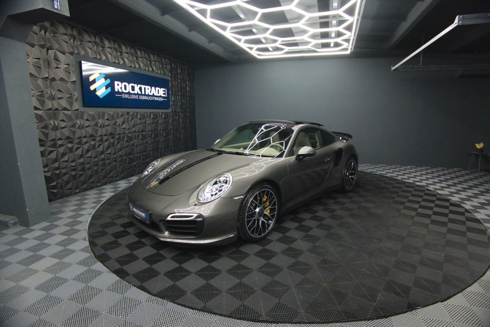 Fahrzeugabbildung Porsche 991 911 Turbo S Coupe Chrono+ | Ceramic | Carbon