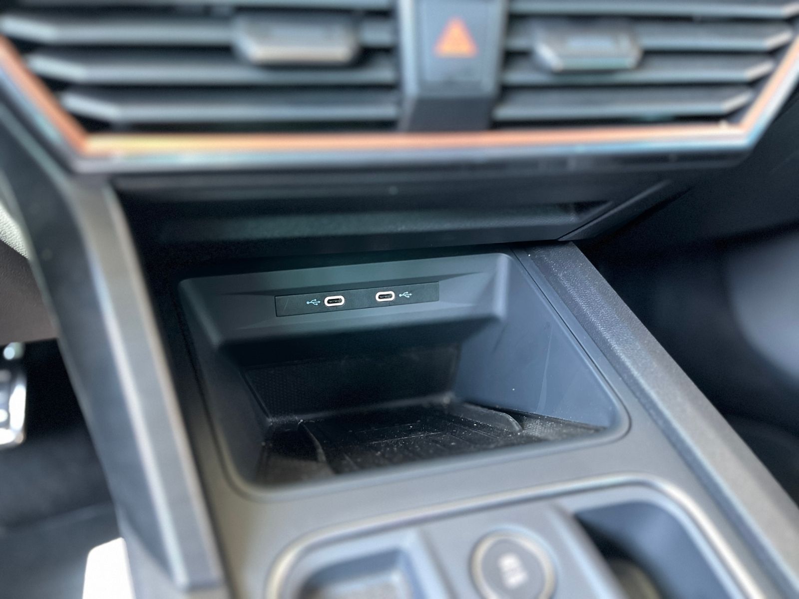 Fahrzeugabbildung CUPRA Formentor VZ 4Drive AHK PANO LEDER BEATS 19"