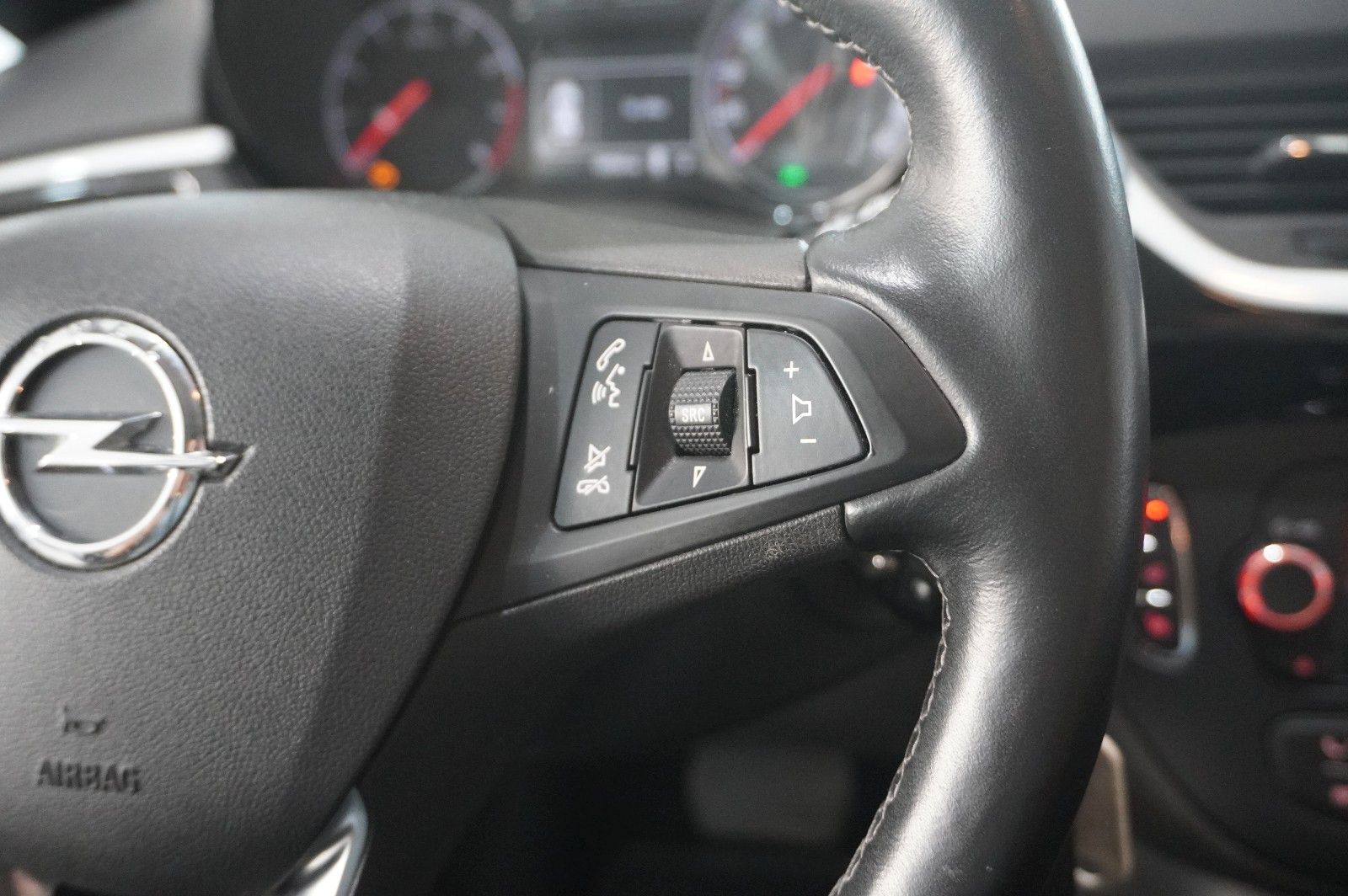 Fahrzeugabbildung Opel Corsa E 1.2 COLOR EDIT. AUTOM. LED/SHZ/SPORT/USB