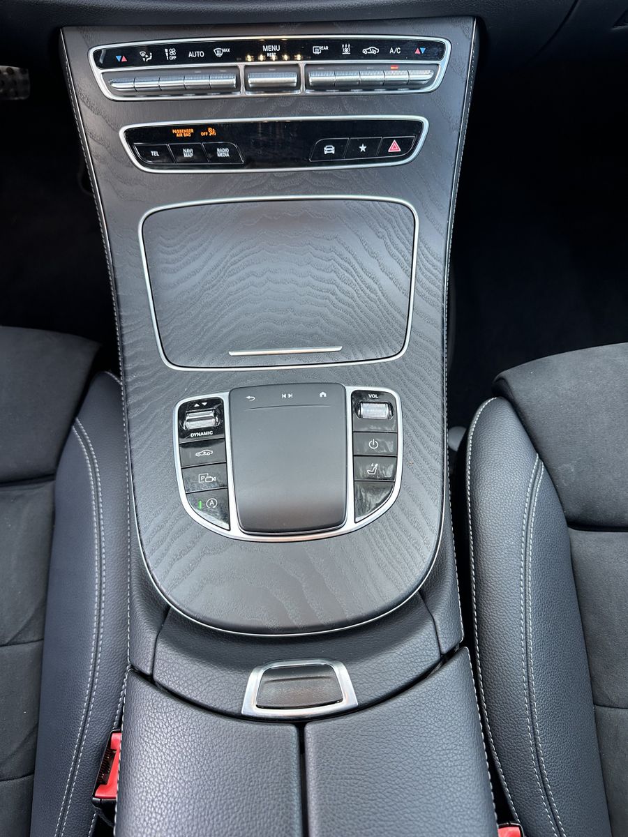 Fahrzeugabbildung Mercedes-Benz E 400d T 4M AMG-Line NAV+LED+360°+WIDESCREEN+1HD