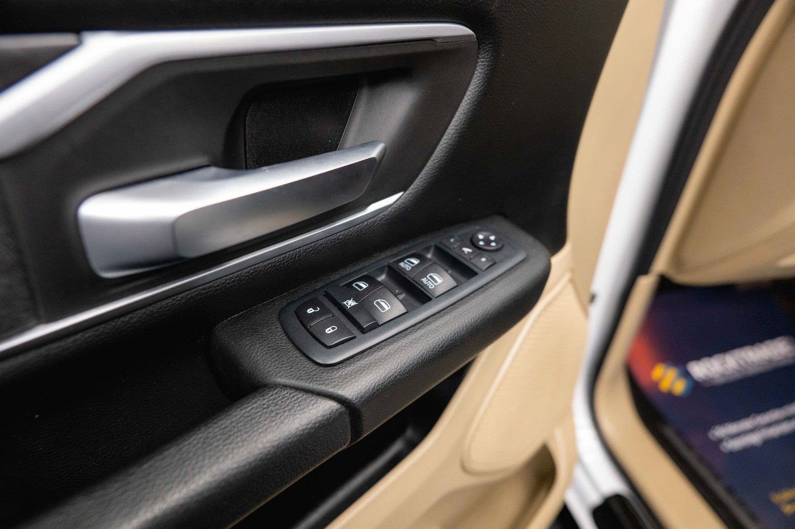 Fahrzeugabbildung Dodge RAM 5.7 V8 HEMI 4x4 OFFROAD LONGBED AXLE LOCK