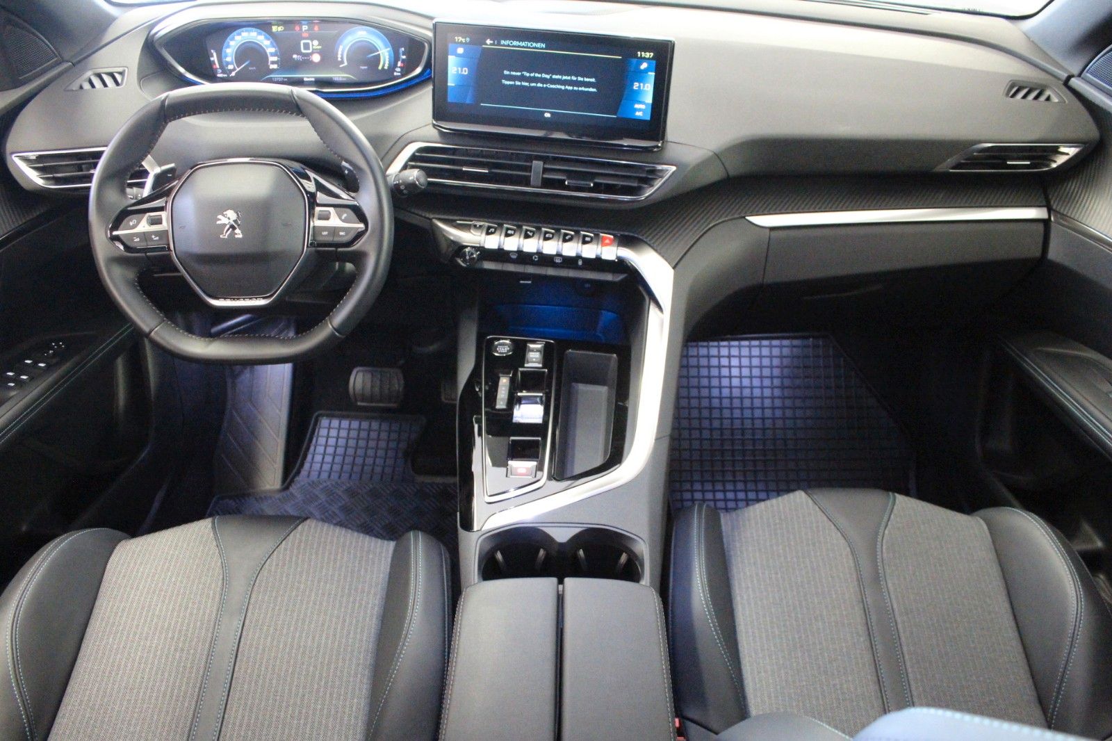 Fahrzeugabbildung Peugeot 3008 Plug-In Hybrid 225 e-EAT8 Allure Pack