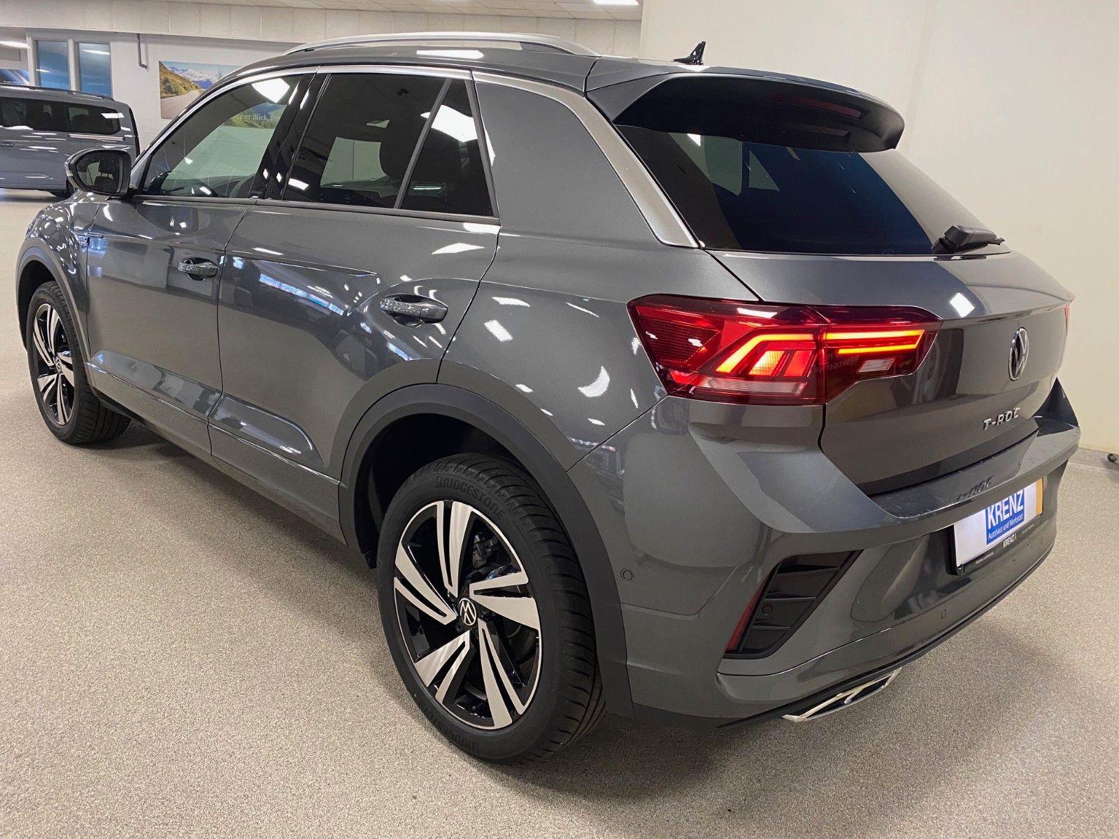 Fahrzeugabbildung Volkswagen T-Roc 1.5 TSI DSG R-Line+ACC+iQ Light MATRIX+18"