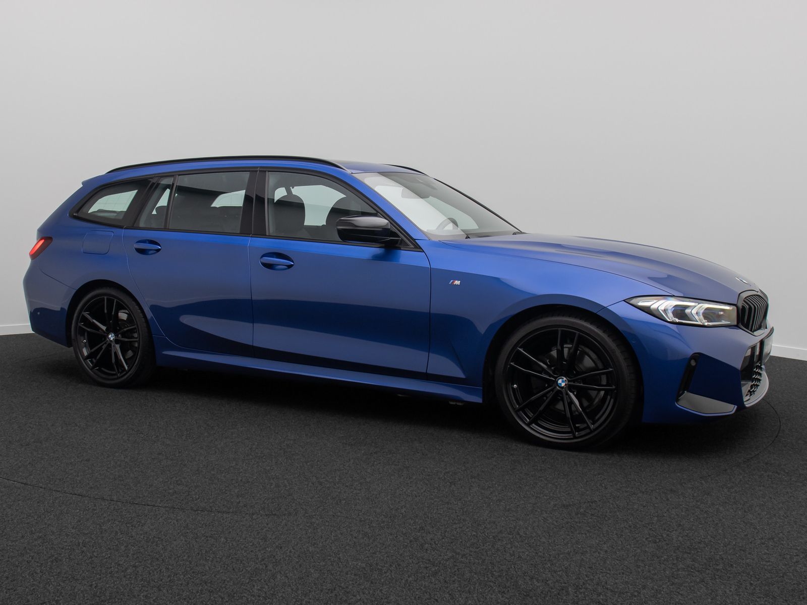Fahrzeugabbildung BMW 320i M Sport DAB Kamera AHK Panorama HUD 19Zoll