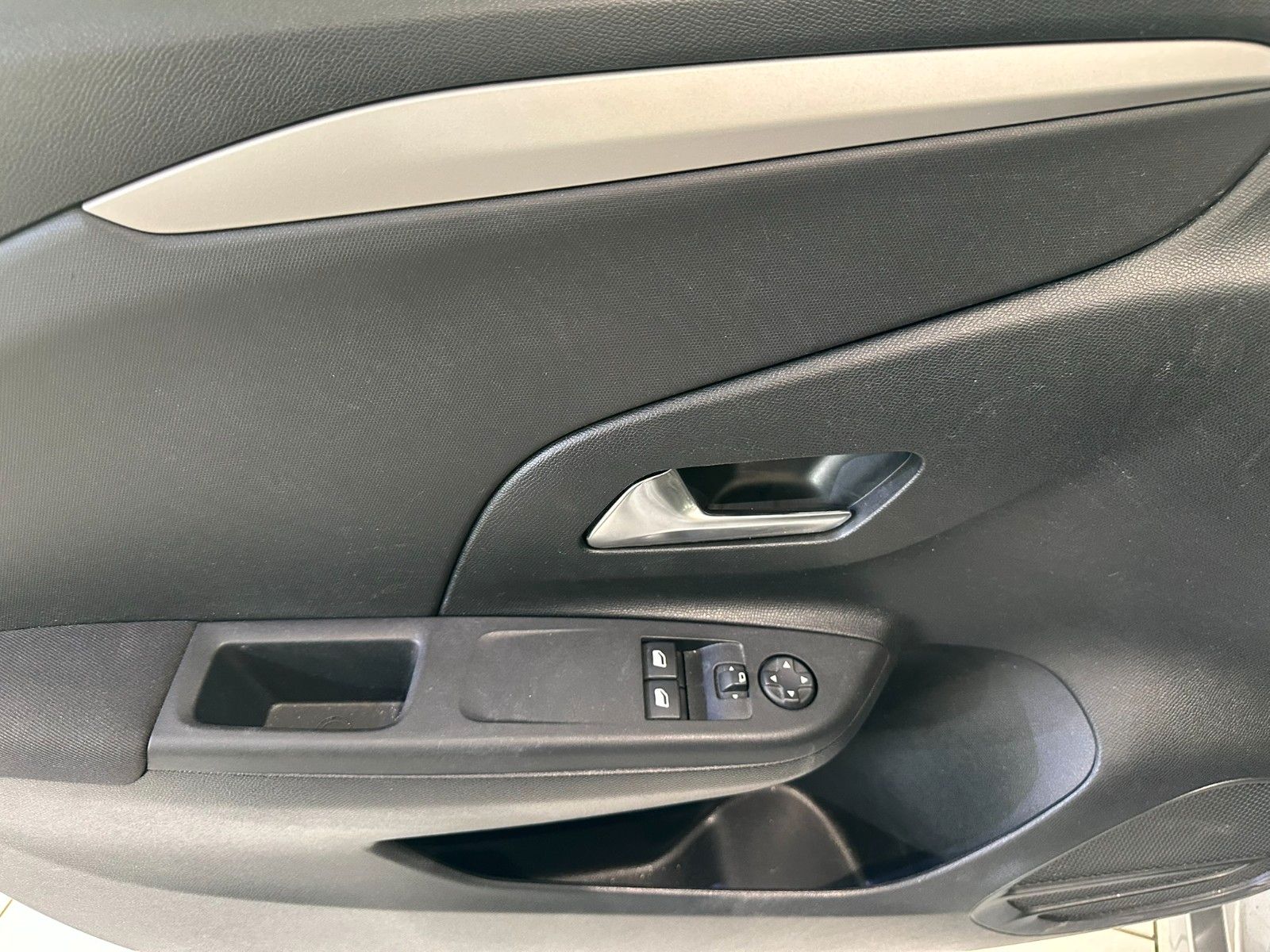 Fahrzeugabbildung Opel Corsa F Edition 1.2 LED/NAVI/PDC/DAB/ALU/TEMPO