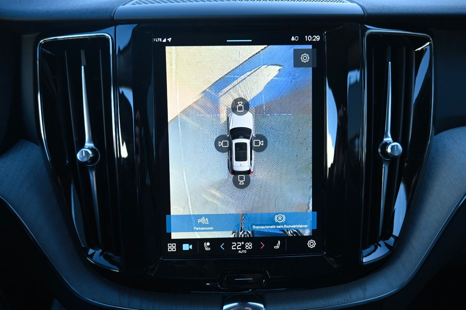 Fahrzeugabbildung Volvo XC60 B5 AWD Plus Dark*H&K*LUFT*360°* ACC*AHK