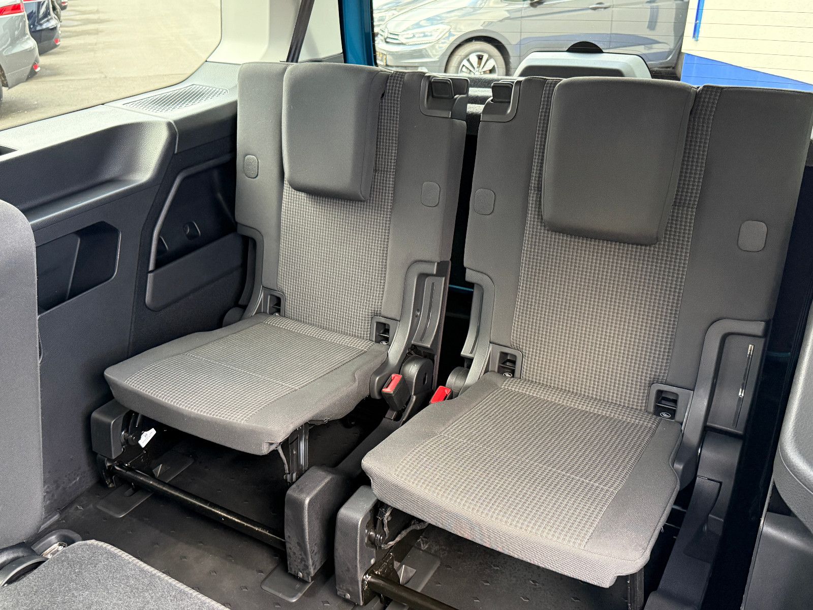 Fahrzeugabbildung Volkswagen Caddy Maxi 7-Sitzer DAB GRA Navi Kamera SHZ PDC