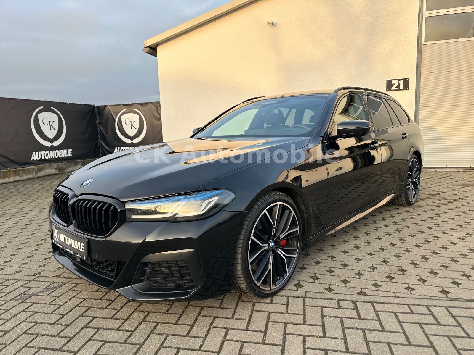 Fahrzeugabbildung BMW 530d xDrive M-Sport Facelift/Laser/Head-Up/AHK