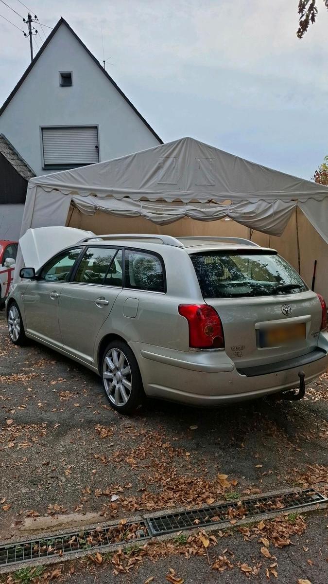 Toyota Avensis 2005 — rear view