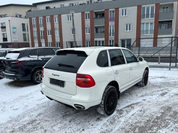 Porsche Cayenne - 4