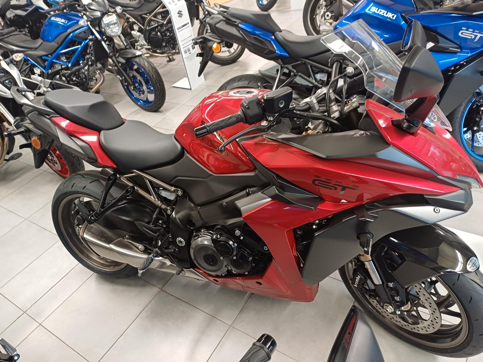 Suzuki GSX-S1000GT Travel Edition