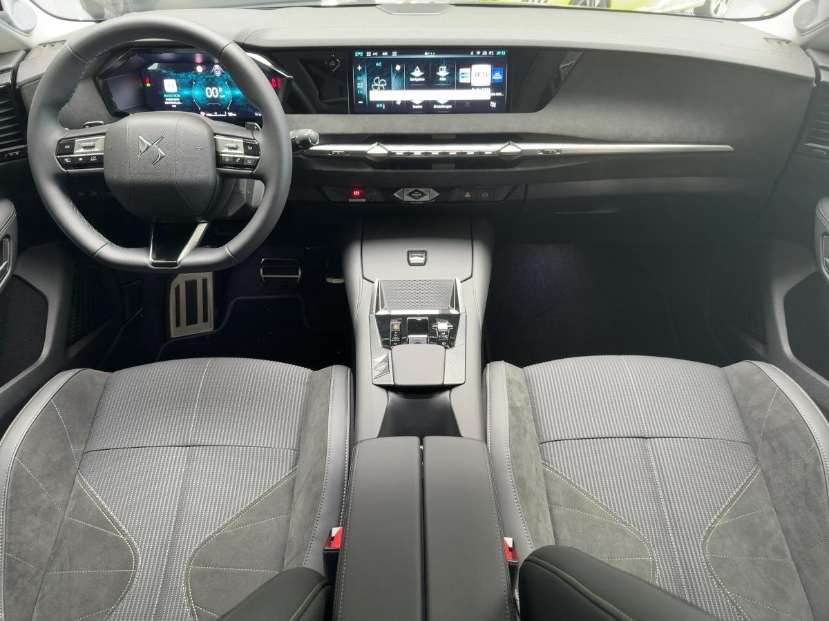 DS Automobiles Nº4 Étoile + Alcantara Hybrid 145