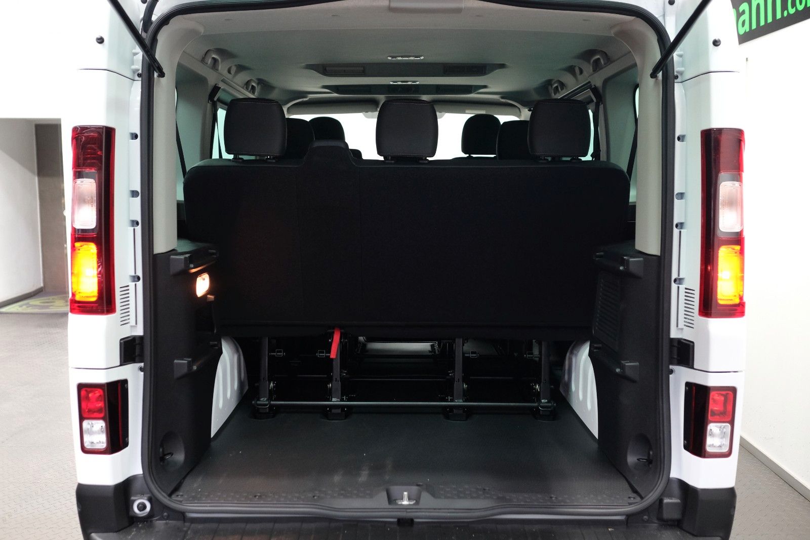 Fahrzeugabbildung Renault Trafic Combi L1H1 3,0t  Life 8-Sitzer LED