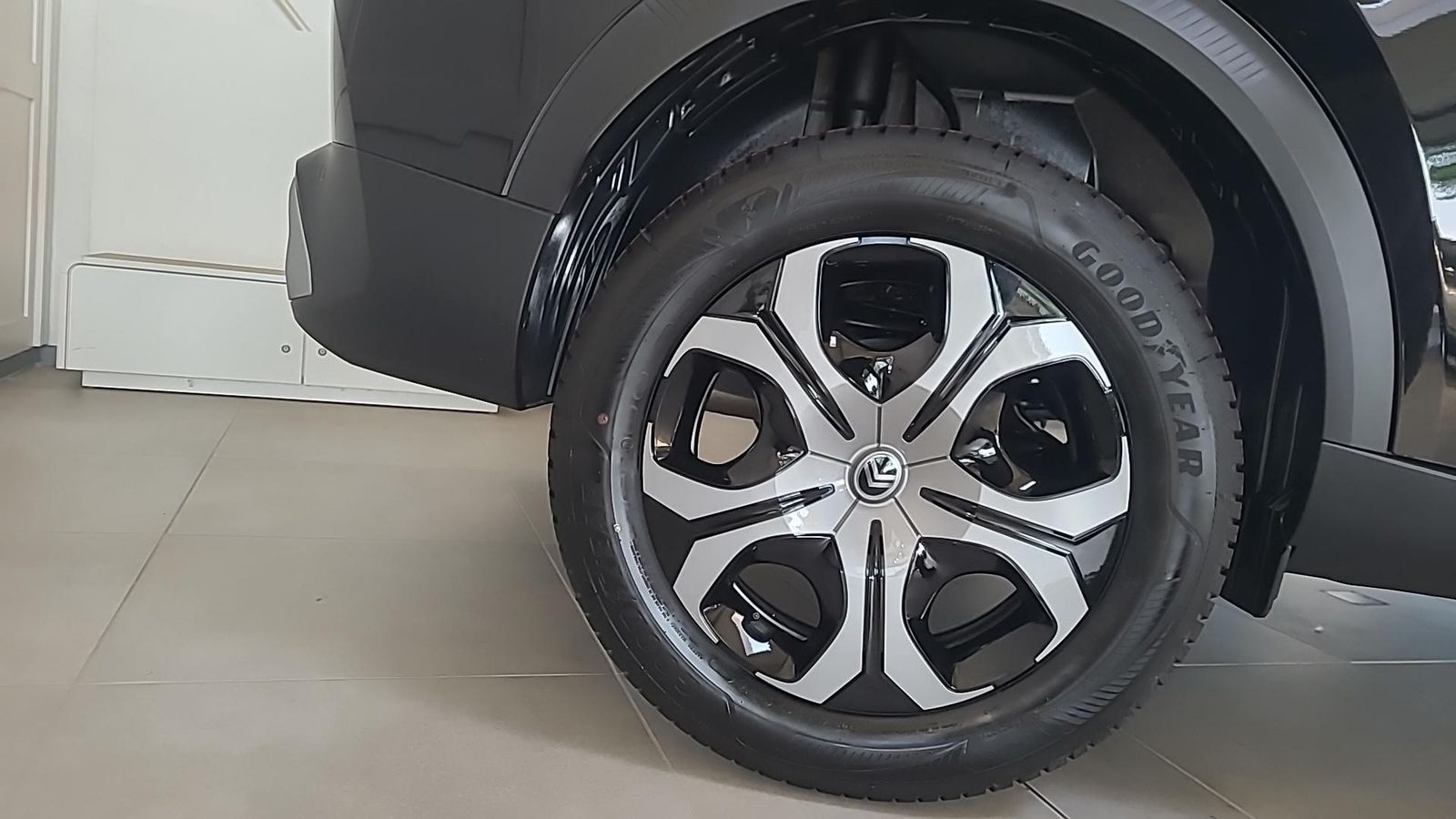 Fahrzeugabbildung Citroën C3 Aircross Plus+Wenige KM+PDC+LED+AWR+ACC+DAB