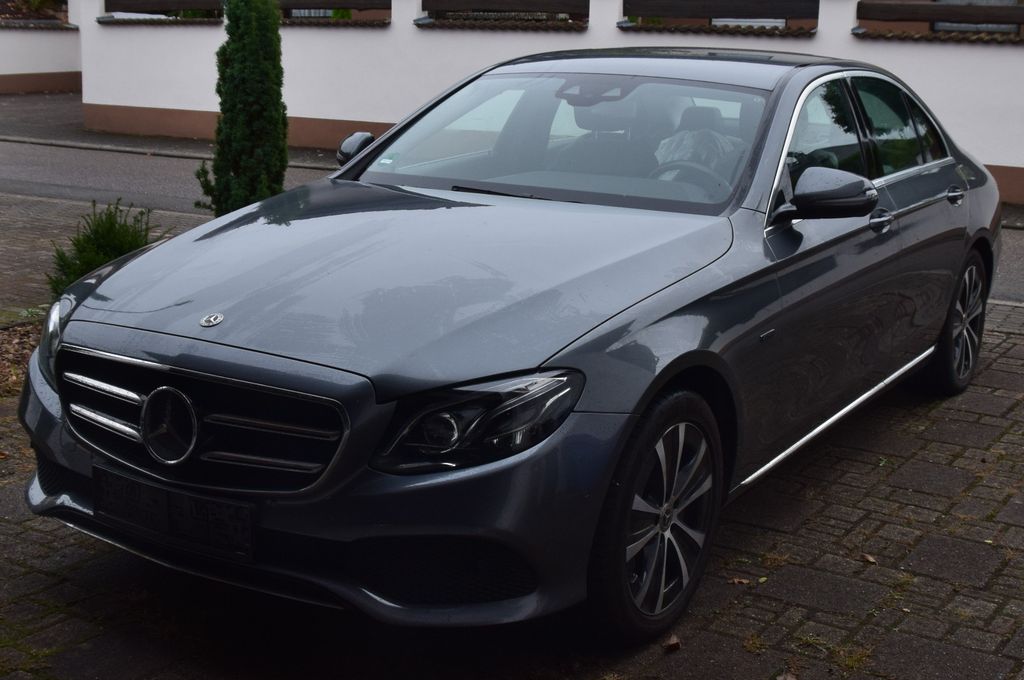 Image of Mercedes-Benz E 300