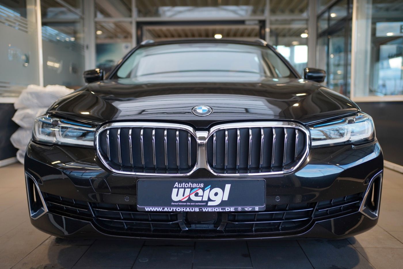 Fahrzeugabbildung BMW 520i Luxury Line +DrivingAssist.+Laserlicht+Head