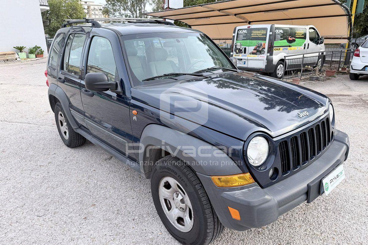 Jeep Cherokee 2007 — салон