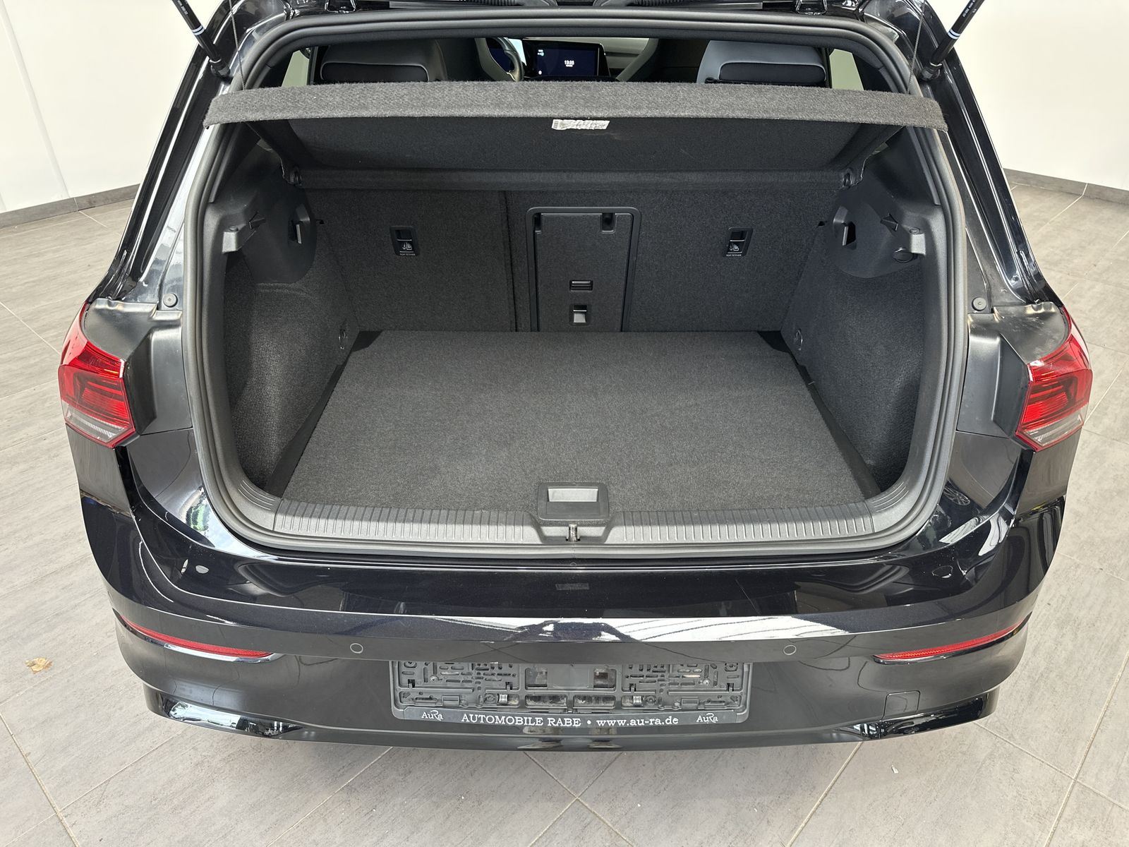 Fahrzeugabbildung Volkswagen Golf 2.0 TDI DSG R-Line NAV+LED+PANO+SHZ+V-COCK
