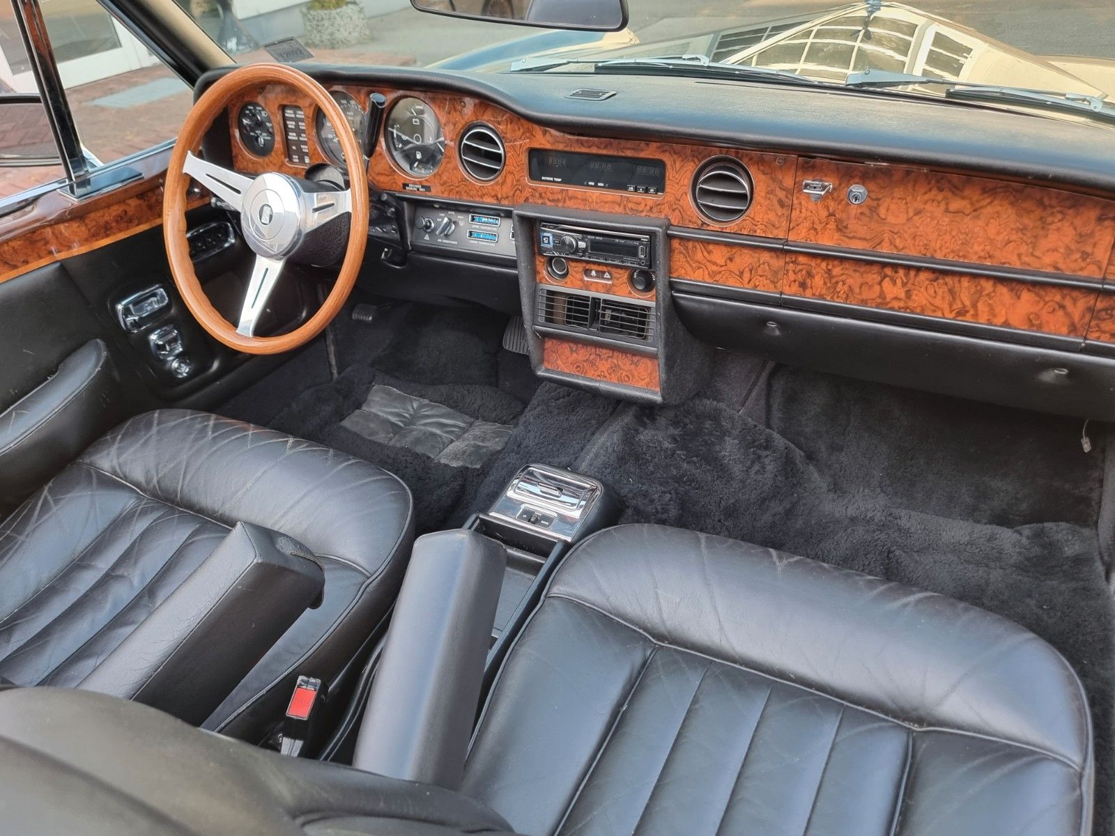Fahrzeugabbildung Rolls-Royce Corniche/Technisch umfassend revidiert+Historie