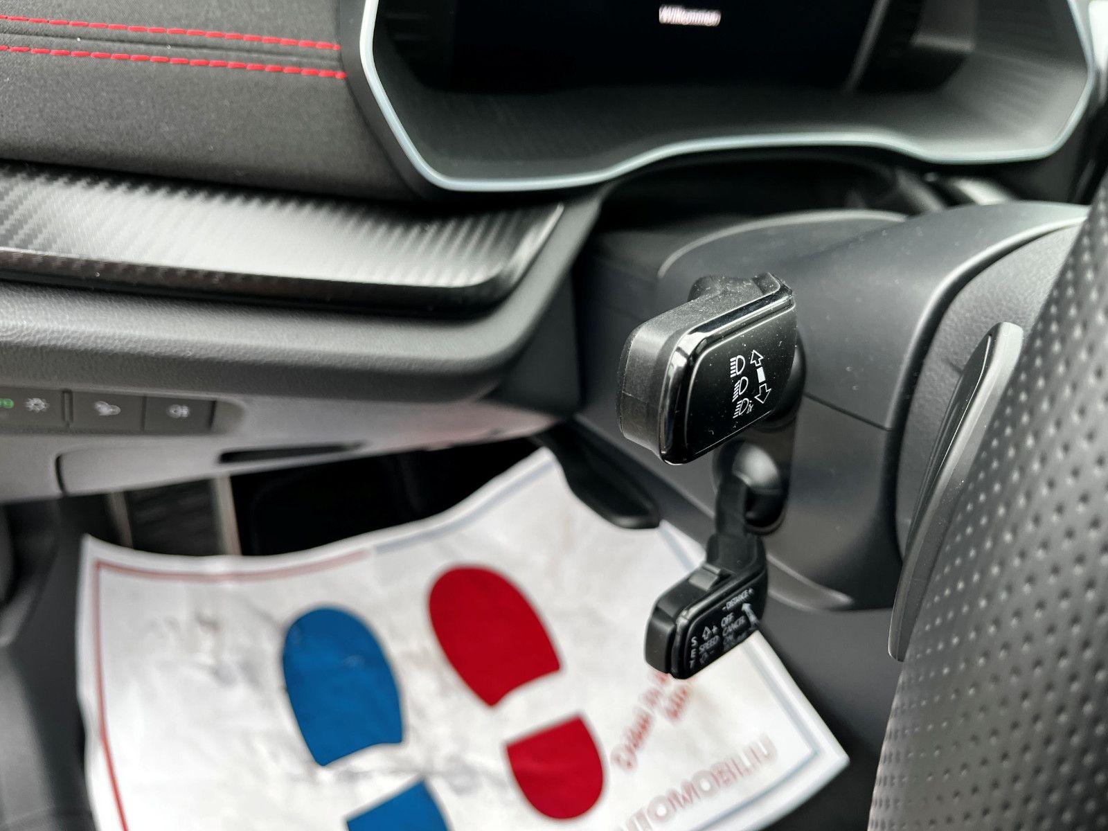 Fahrzeugabbildung SKODA Octavia Combi 2.0 TSI RS AHK NAV PANO 18"
