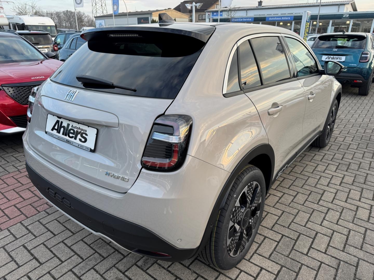 Fiat 600 La Prima+AUTOMATIK+LEDERBRAUN+NAVI+KAMERA+SH