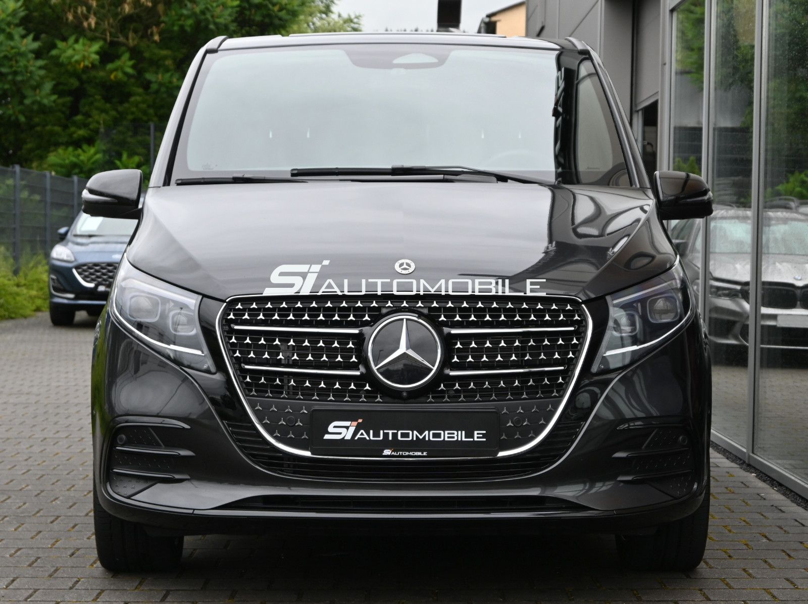 Fahrzeugabbildung Mercedes-Benz V 300 d 4Mat. Extralang AMG Line °AIRMATIC°STHZ°