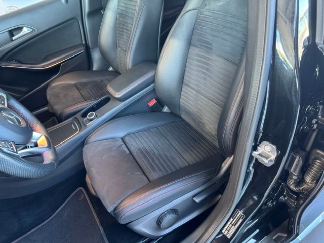 Fahrzeugabbildung Mercedes-Benz GLA 250 4Matic AMG PANO KAM LED NAVI