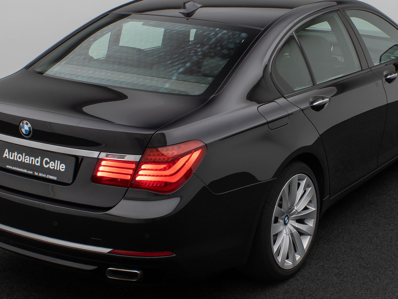 Fahrzeugabbildung BMW 740d xD Glasdach Kamera HUD HiFi Lenkrhzg SoftCl