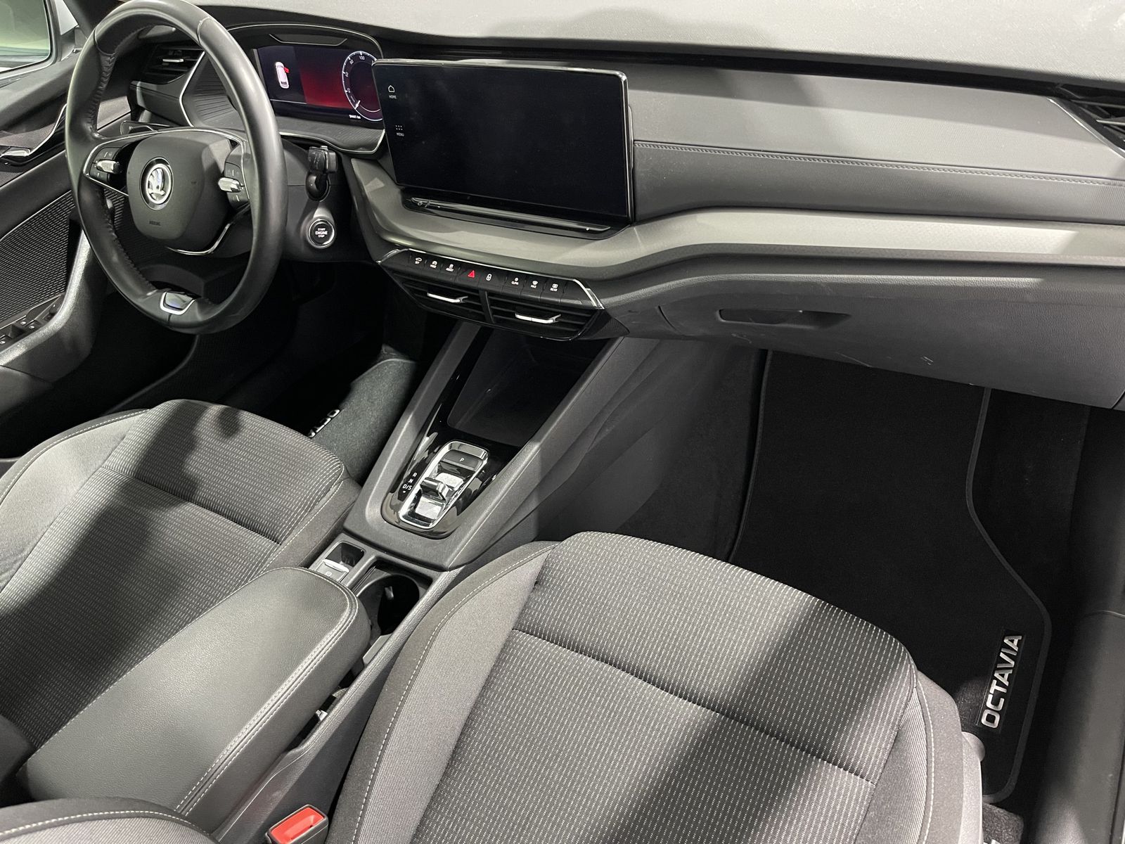 Fahrzeugabbildung SKODA Octavia Ambition 2.0 TDI*LED*AHK*Navi*Cam*