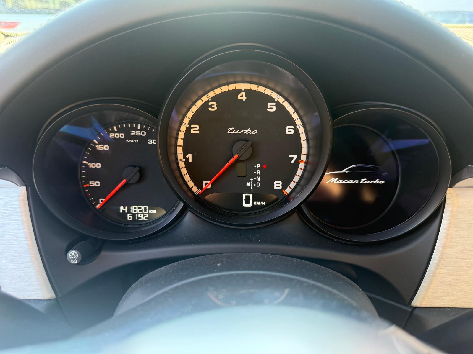 Porsche Macan Turbo*ACC*CAM*AHK*PANO
