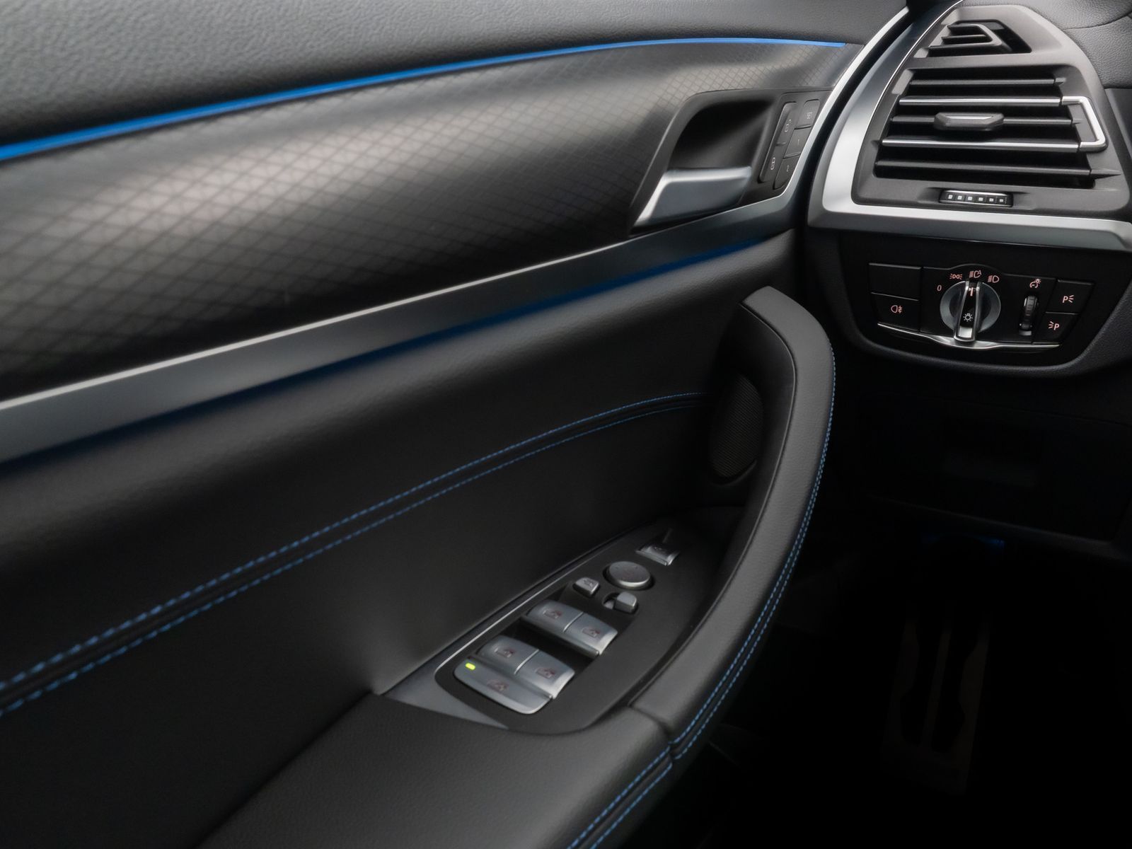 Fahrzeugabbildung BMW iX3 Impressive M Sport Panorama 360°HUD DAB H/K