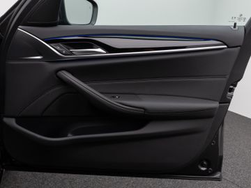 Fahrzeugabbildung BMW 520d xDr Tour AHK HUD HIFI ACC Komfortzug.