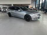 Mercedes-Benz E 200 AUTOMATIK+NAVIGATION+AHK+TEMPOMAT E 200 E - Mercedes E 200 mit Anhängerkupplung