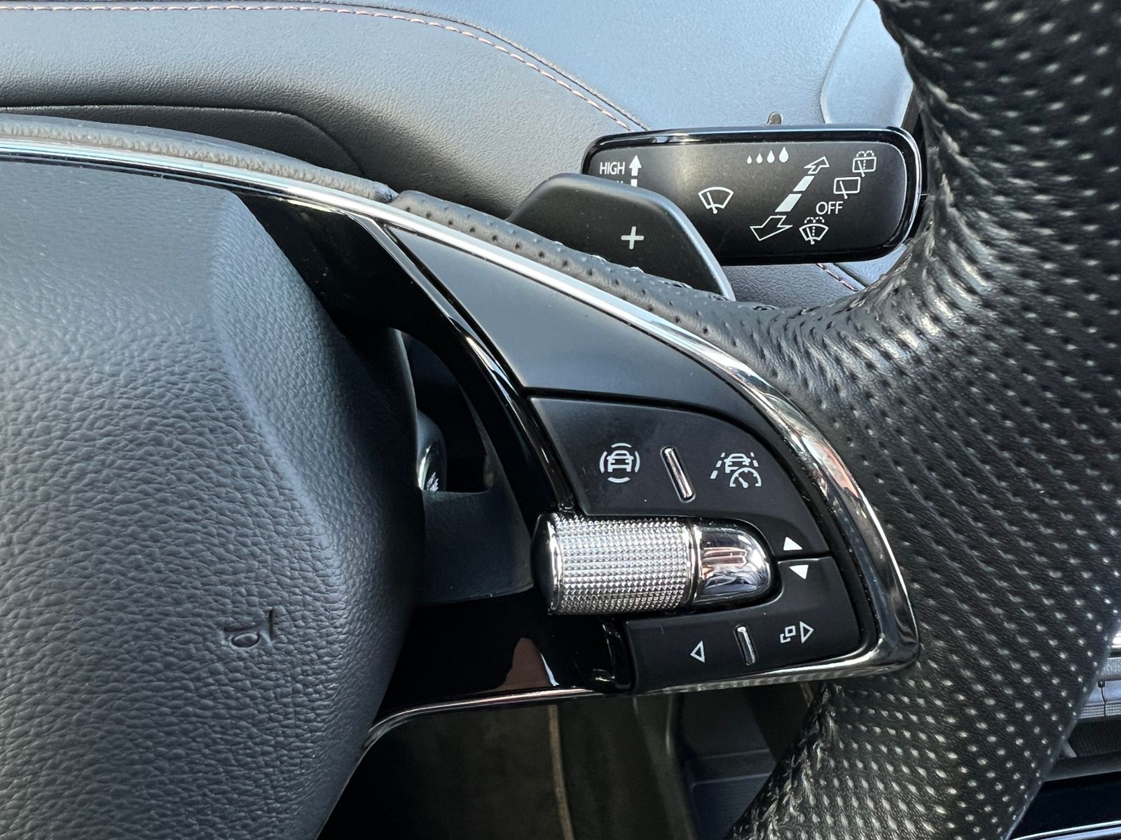 Fahrzeugabbildung SKODA Enyaq iV 80 Founders Edition *Wärmepumpe, Navi,