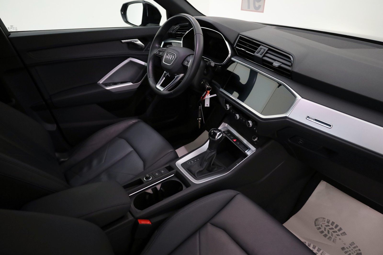 Fahrzeugabbildung Audi Q3 Sportback 45 TFSI e, Leder,Navi,SH,Kamera,AHK