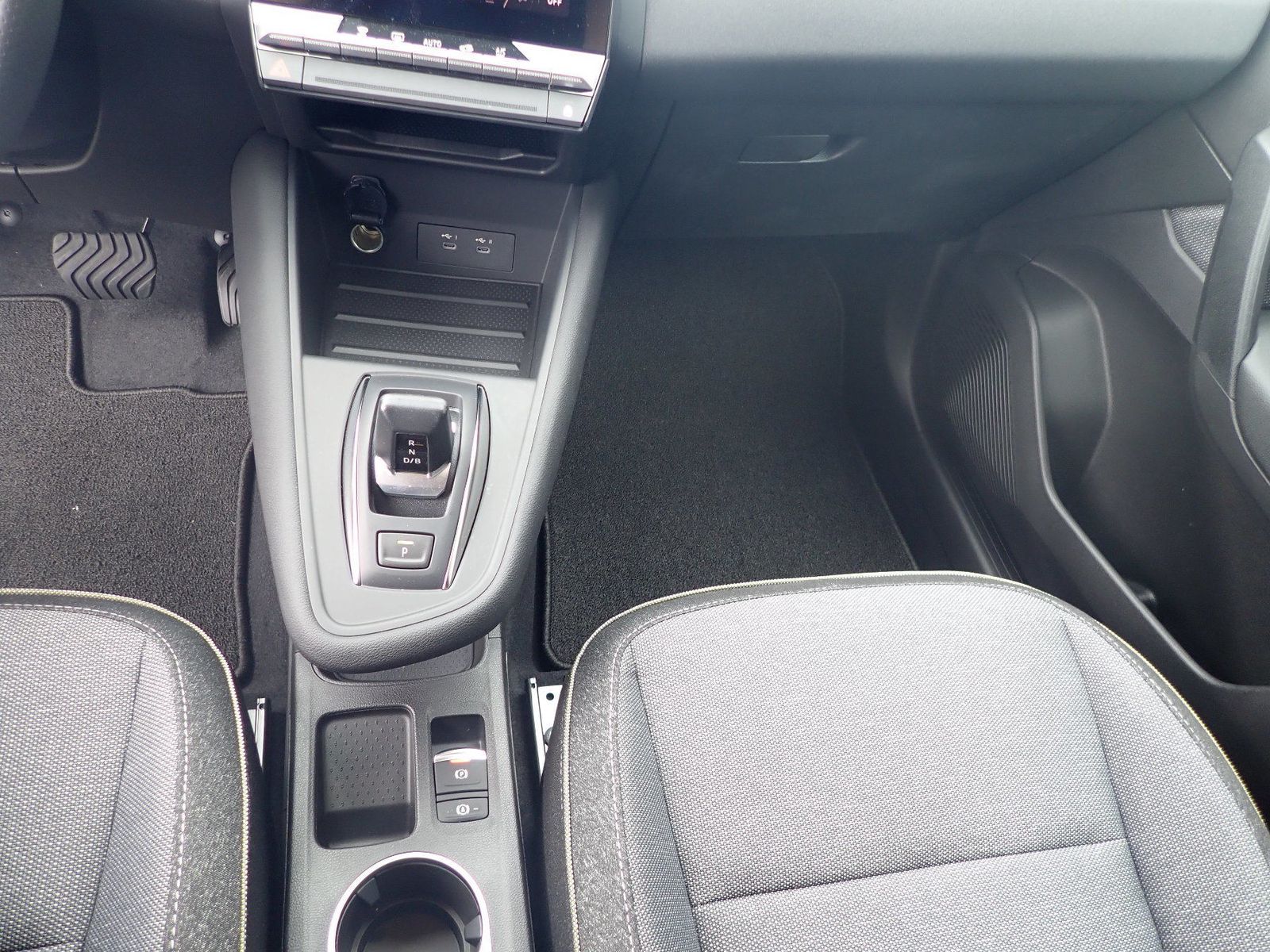 Fahrzeugabbildung Renault Captur Techno Full Hybrid E-Tech 160