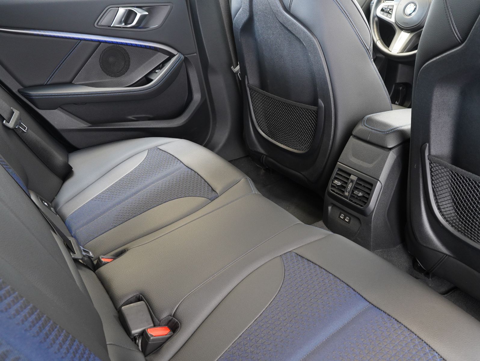 Fahrzeugabbildung BMW 120 i M SPORT SHADOW/HIFI/LIVE-COCKPIT/CARPLAY
