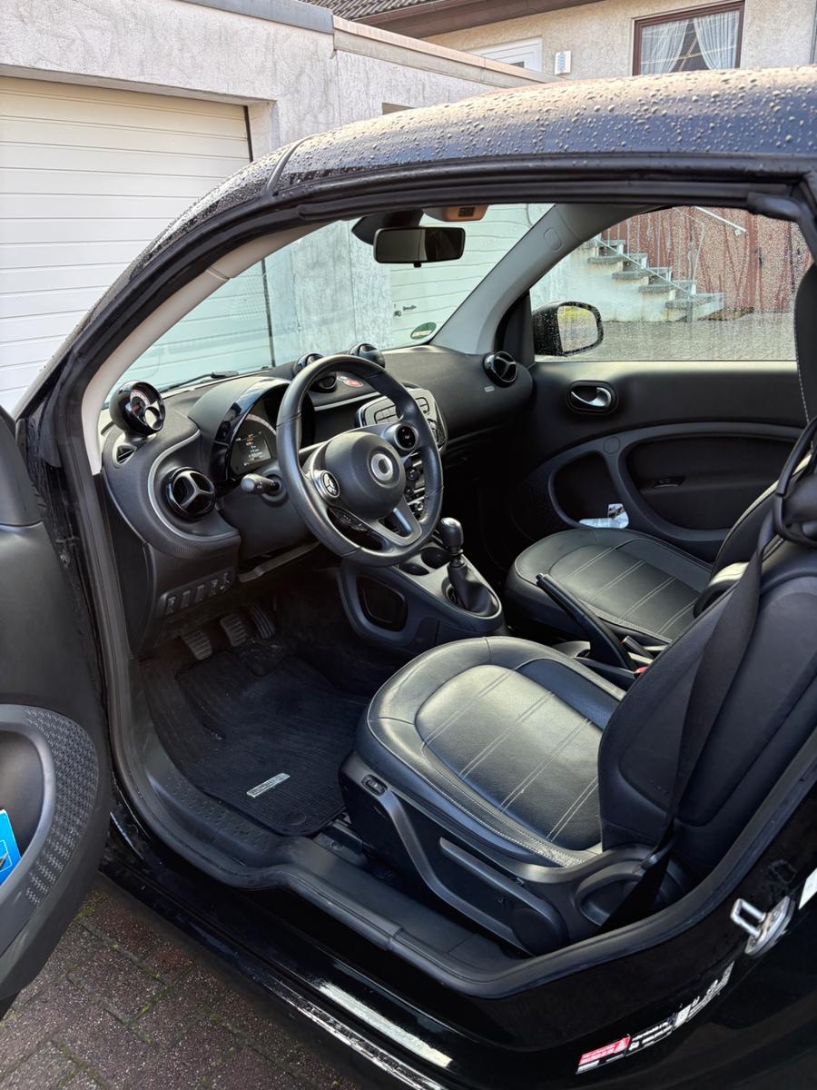 Smart ForTwo Cabrio 0.9 66kW -1. Hand 