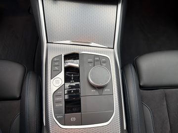 BMW 320d xDrive Limousine M Sportpaket HK HiFi DAB
