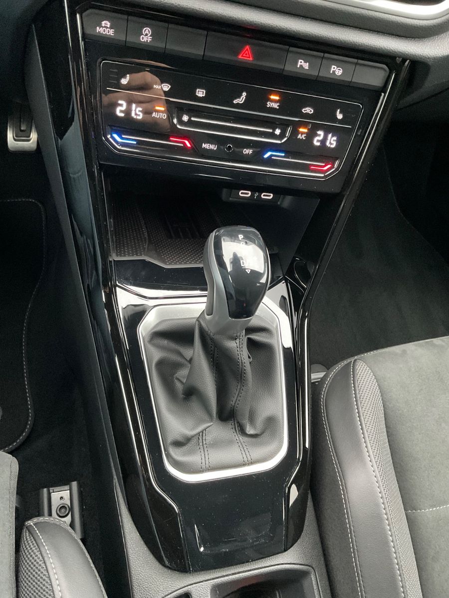 Fahrzeugabbildung Volkswagen T-Roc 1.5 TSI DSG R Line,AHK,ACC,Kamera,Navi