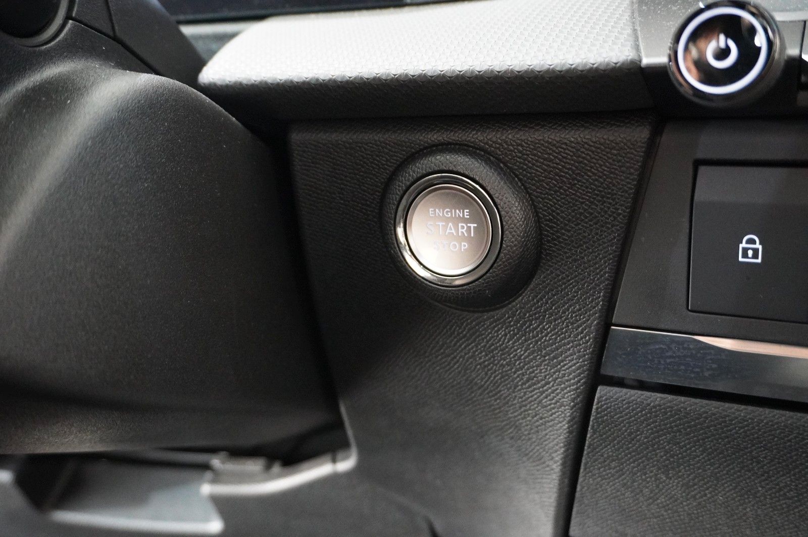 Fahrzeugabbildung Opel Astra L Lim. 1.6 HYBRID GS SPORT NAVI/360°/SPORT