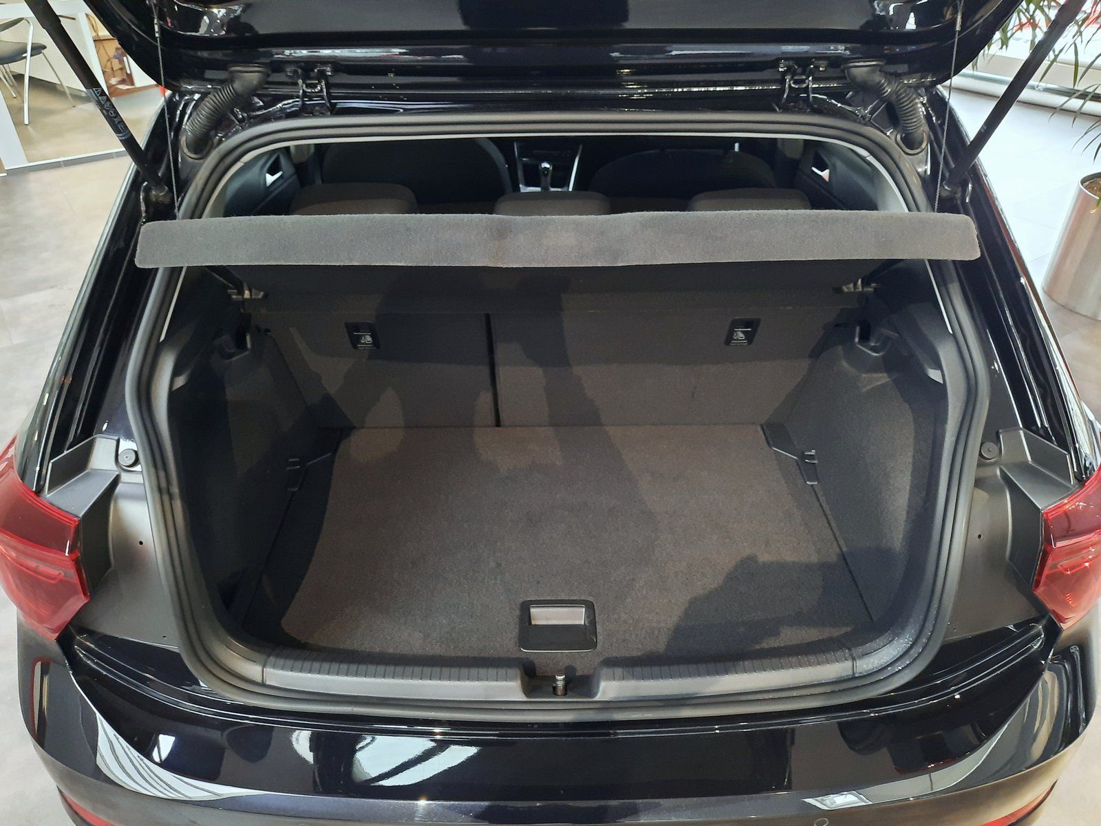Fahrzeugabbildung Volkswagen Polo Style TSI DSG *AHK*LED*Sitzhzg*PDC*AppC*