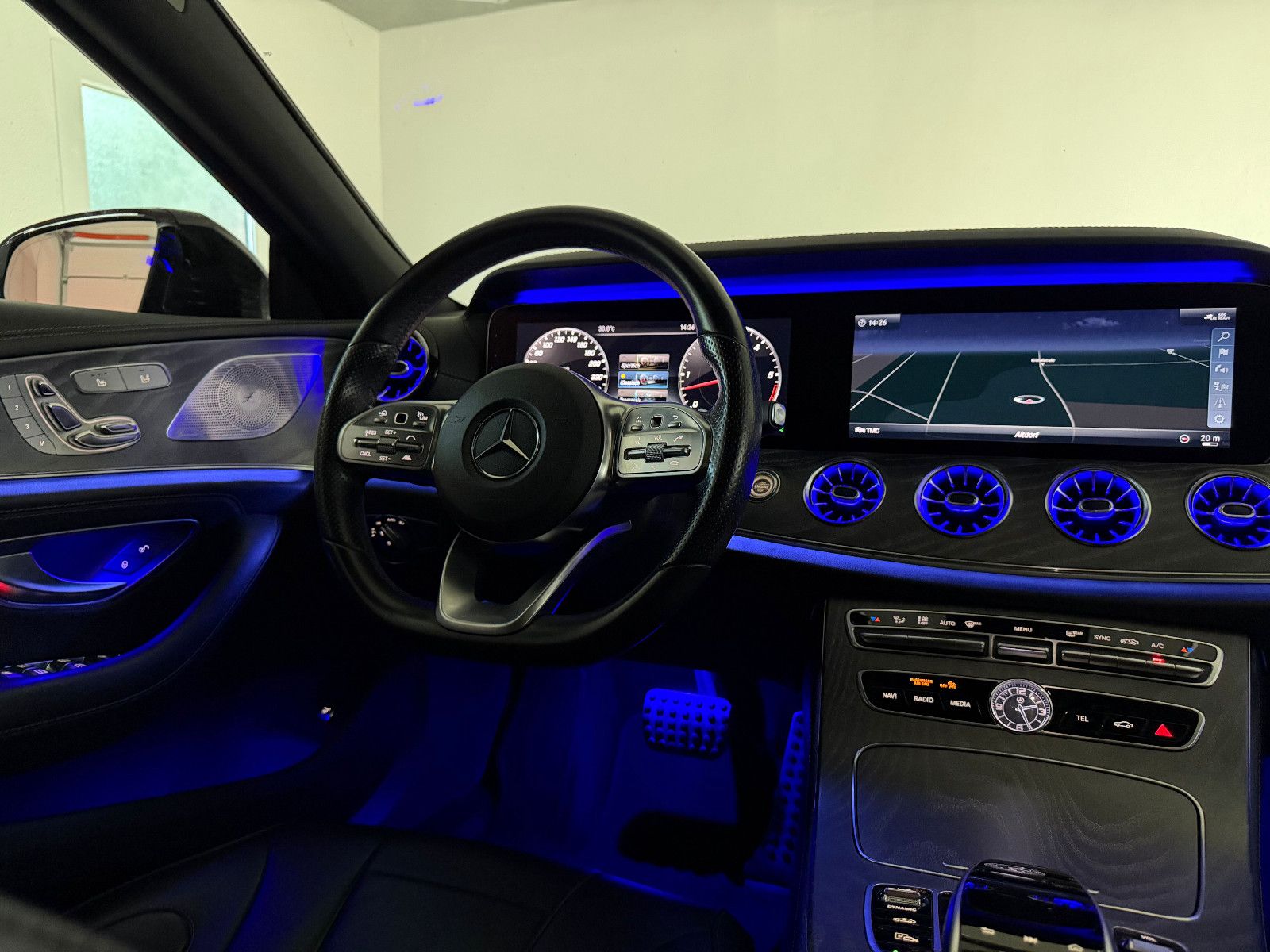 Fahrzeugabbildung Mercedes-Benz CLS 400 d 4Matic AMG-LINE/360*/BURMESTER/DESIGNO