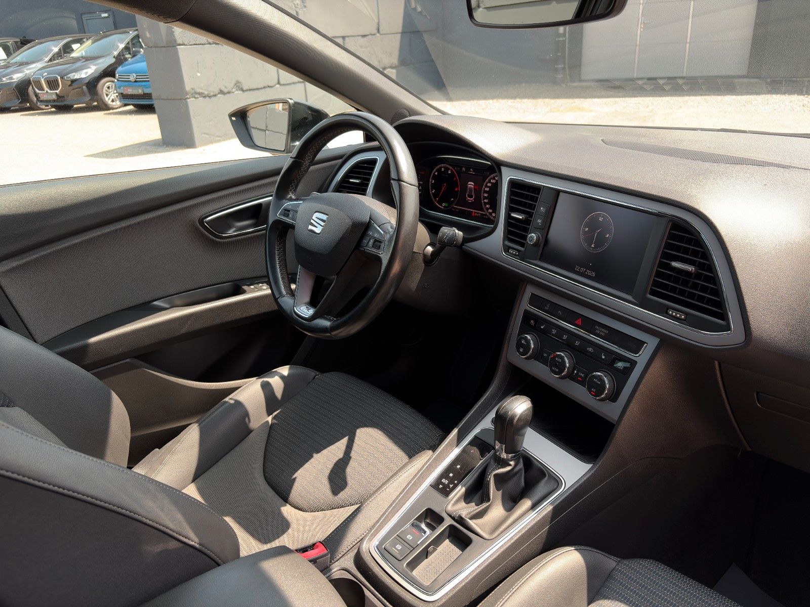 Fahrzeugabbildung SEAT Leon ST 1.5 TSI DSG Xcellence CarPlay PANO CAM