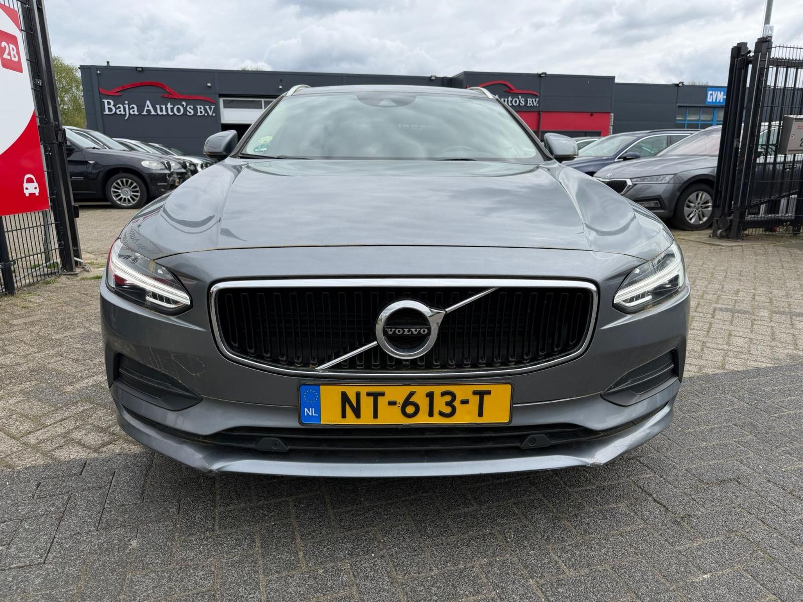 Volvo V90 2.0 D4 Momentum Pro**NT-613-T**