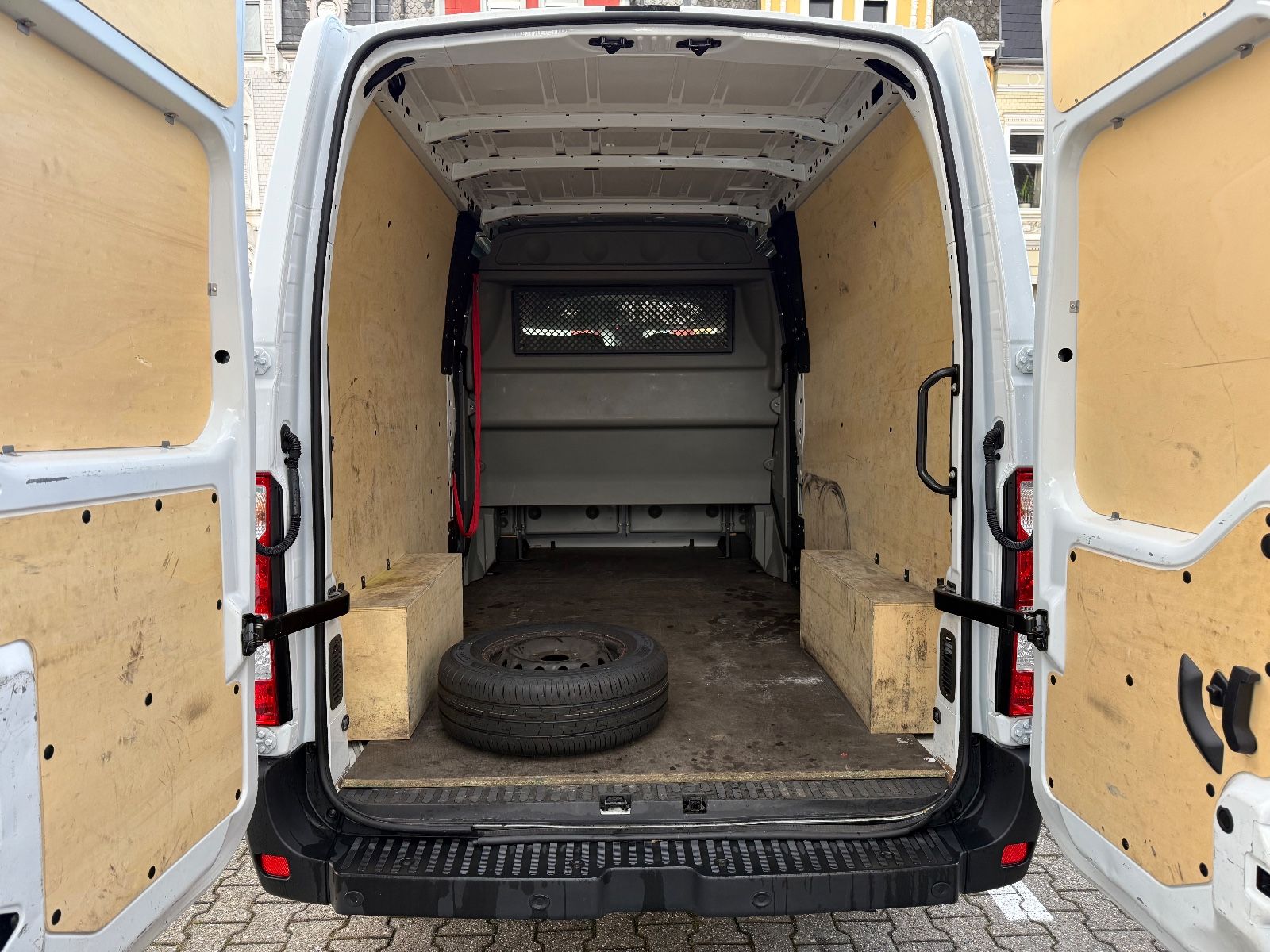 Fahrzeugabbildung Renault Master III Kasten L3H2 NAVI KAMERA 7-SITZER