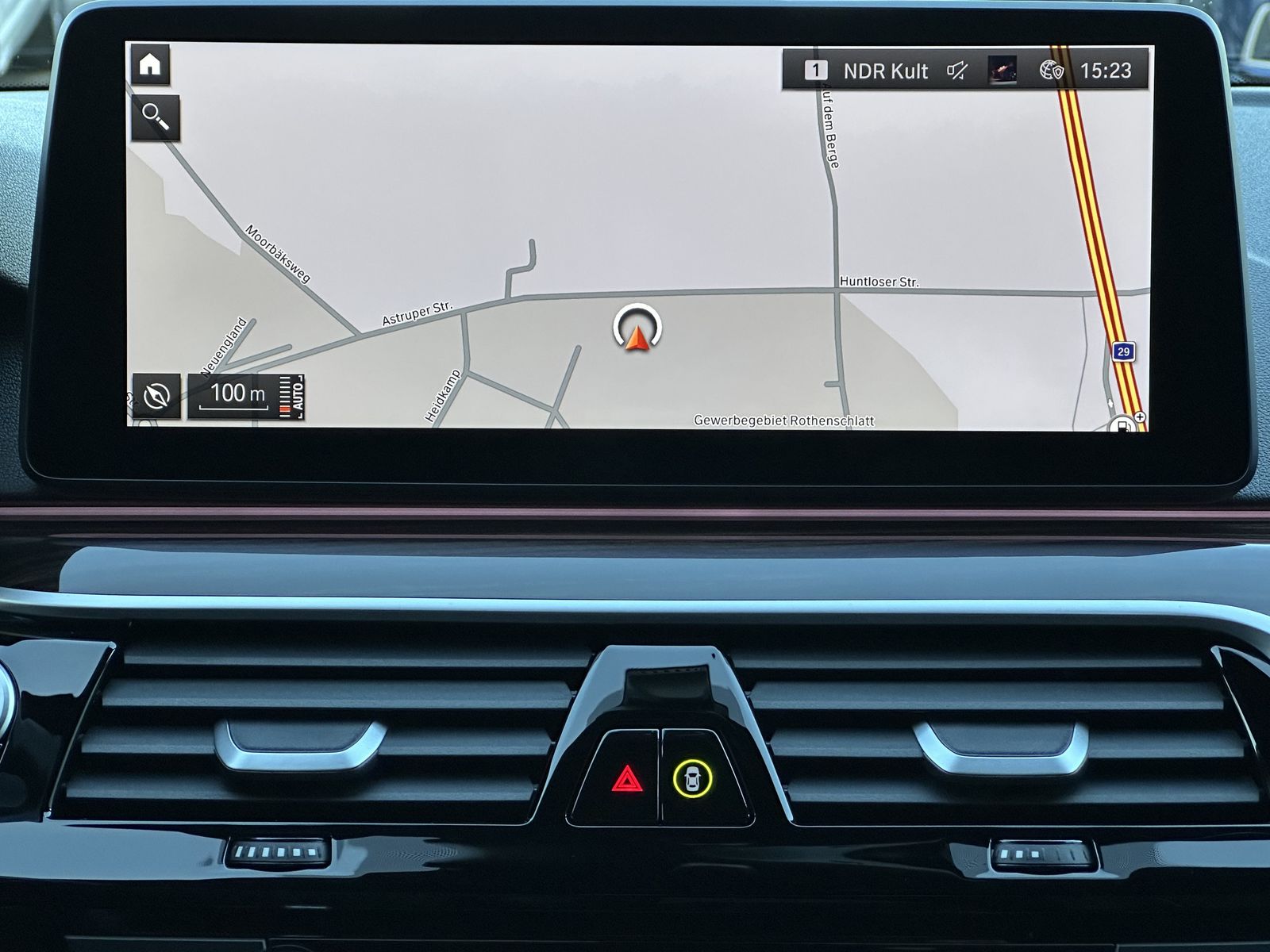 Fahrzeugabbildung BMW 530i Touring xDrive M-Sport NAV+LED+AHK+HUD+H&K