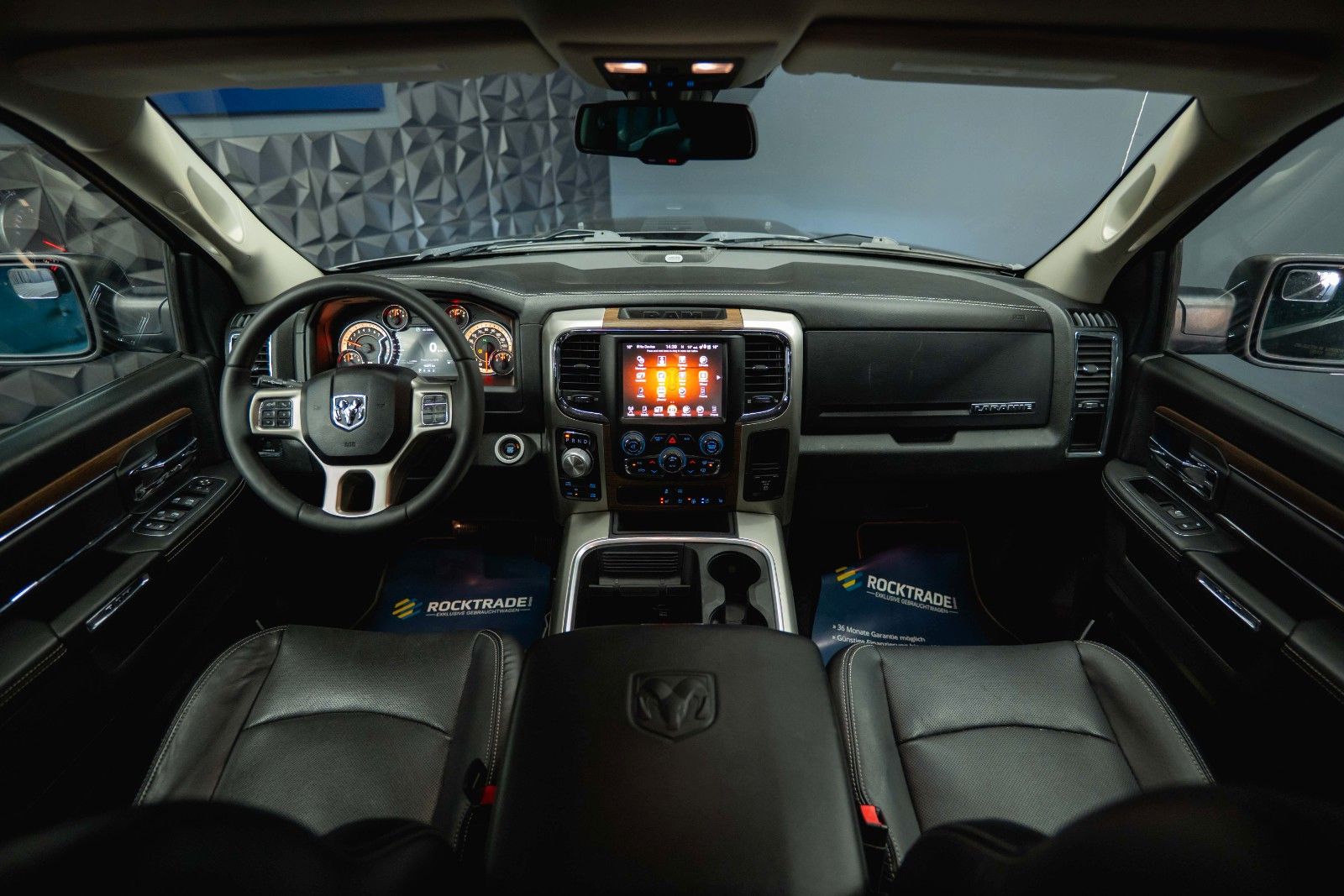 Fahrzeugabbildung Dodge RAM 5.7 V8 HEMI 4x4 Sport LARAMIE NightPaket 19%